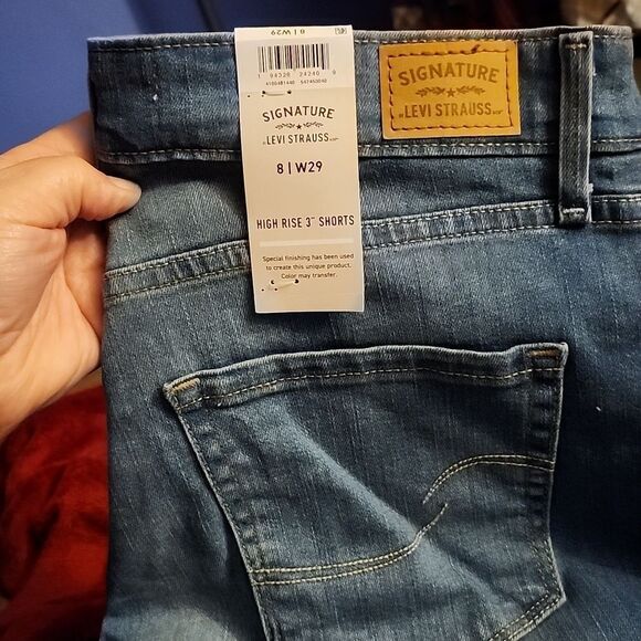 Signature by Levi Strauss & Co. Women's 8 Cuffed Short - Picture 5 of 5